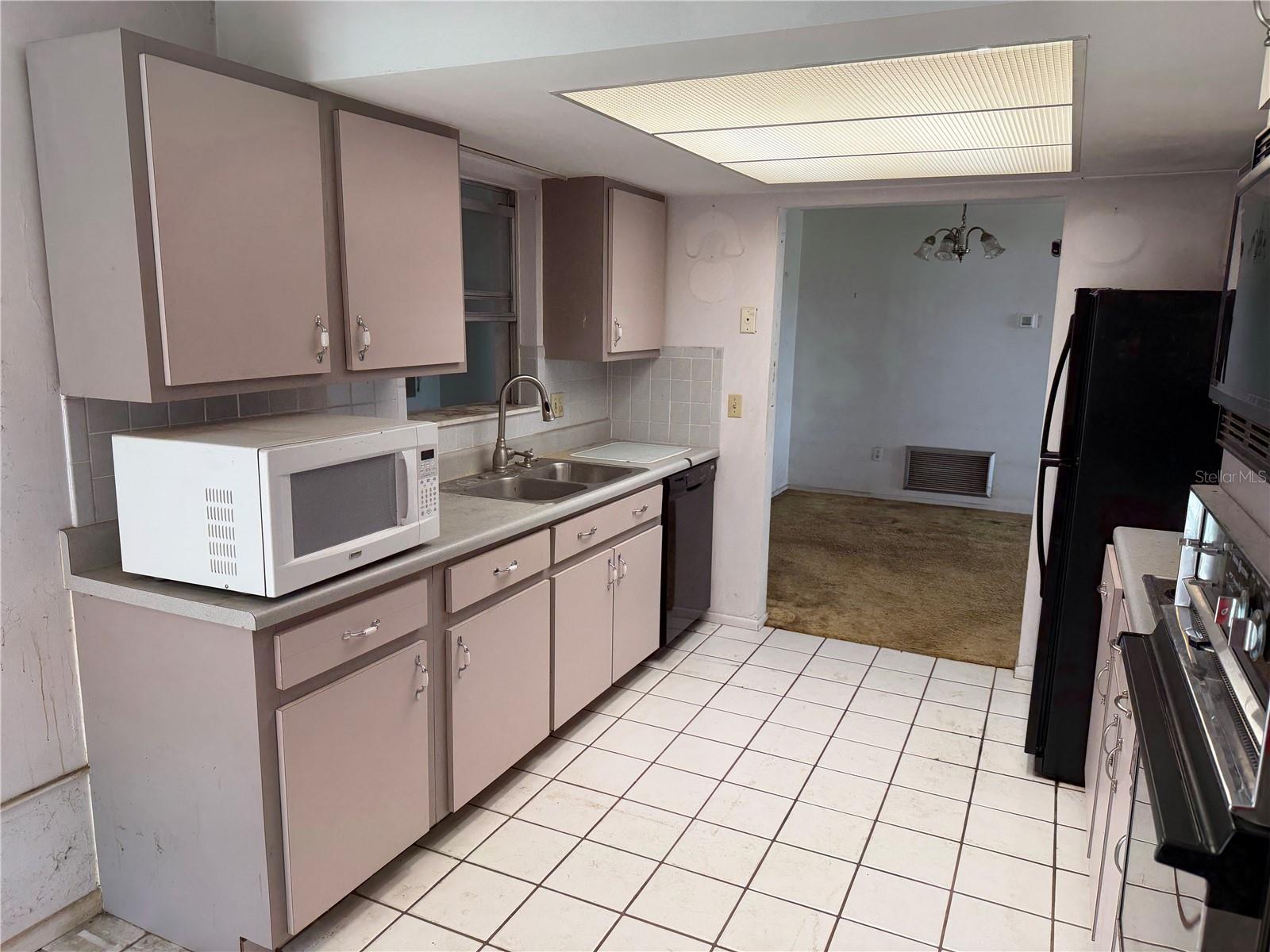 ROSERY GROVE VILLA 3RD ADD - Residential