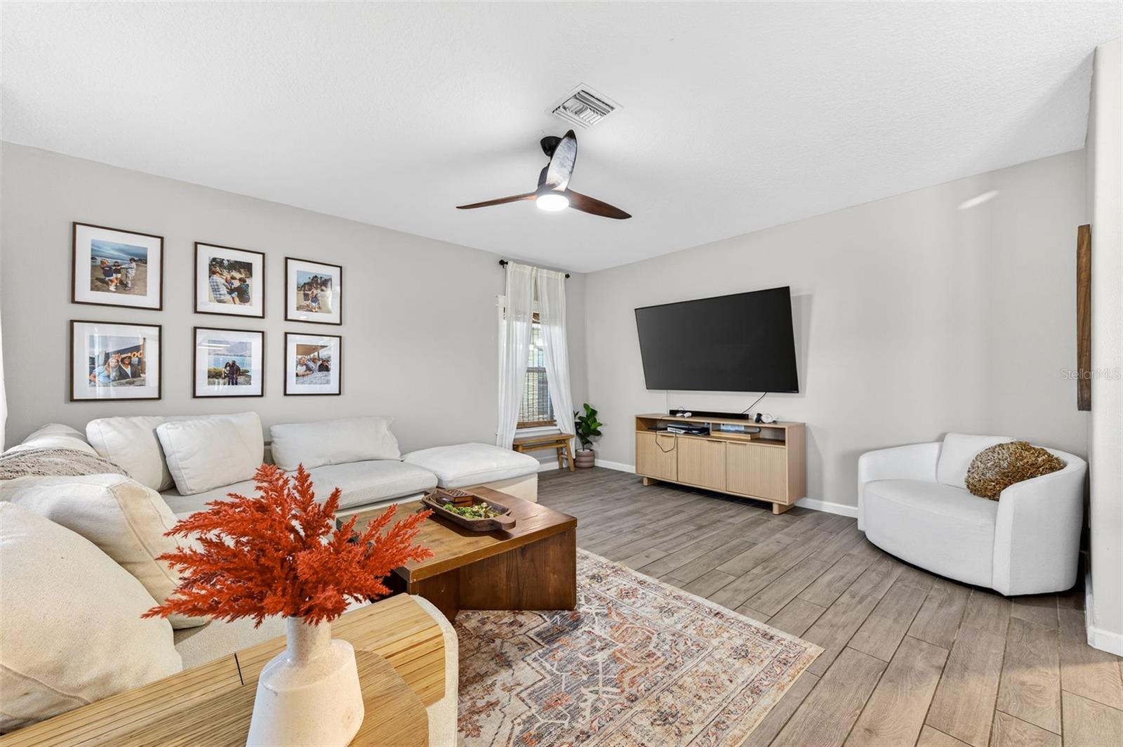 SAWGRASS LAKES PH FIVE - Residential