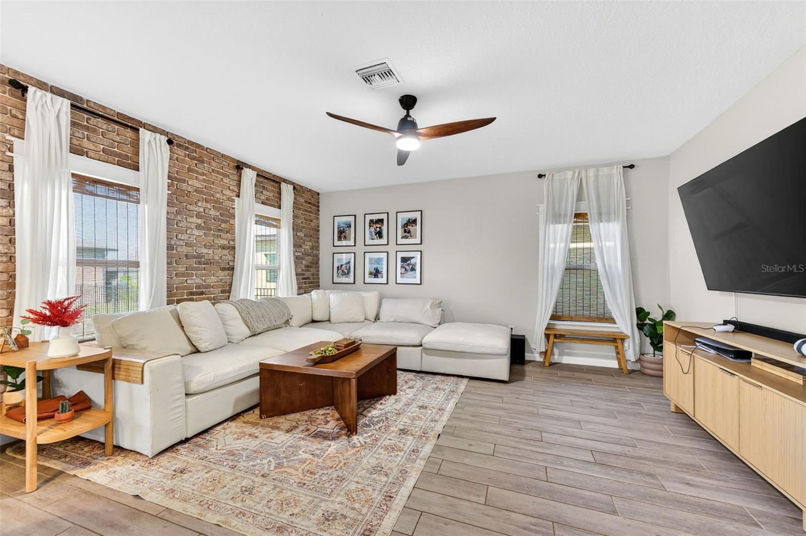 SAWGRASS LAKES PH FIVE - Residential