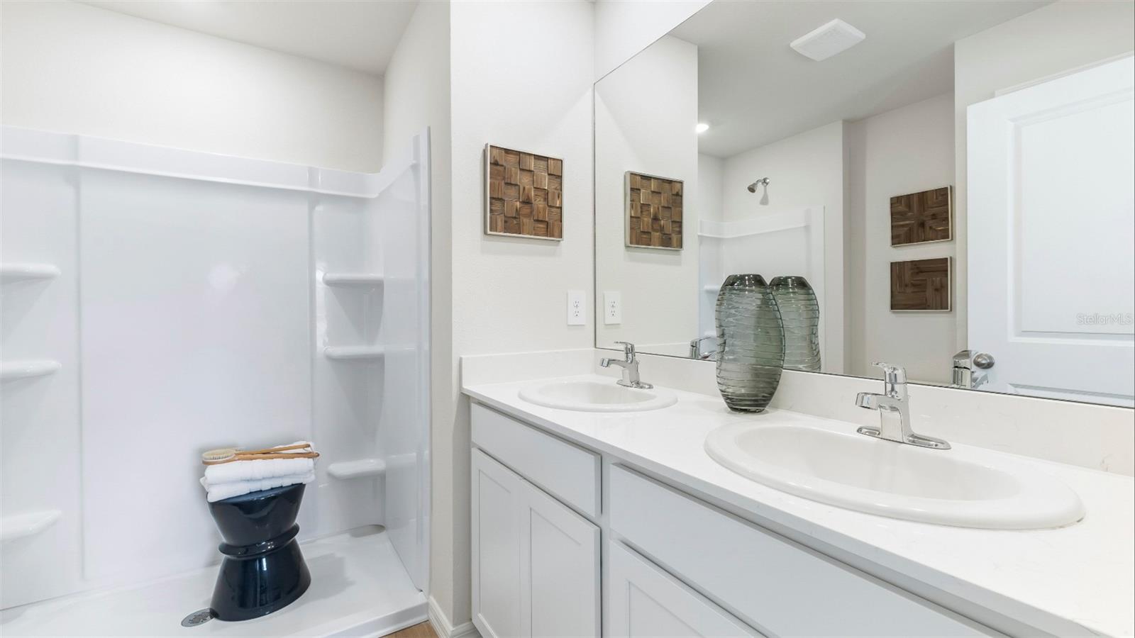 OAKFIELD LAKES - Residential