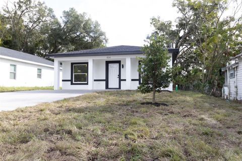 A home in DELAND