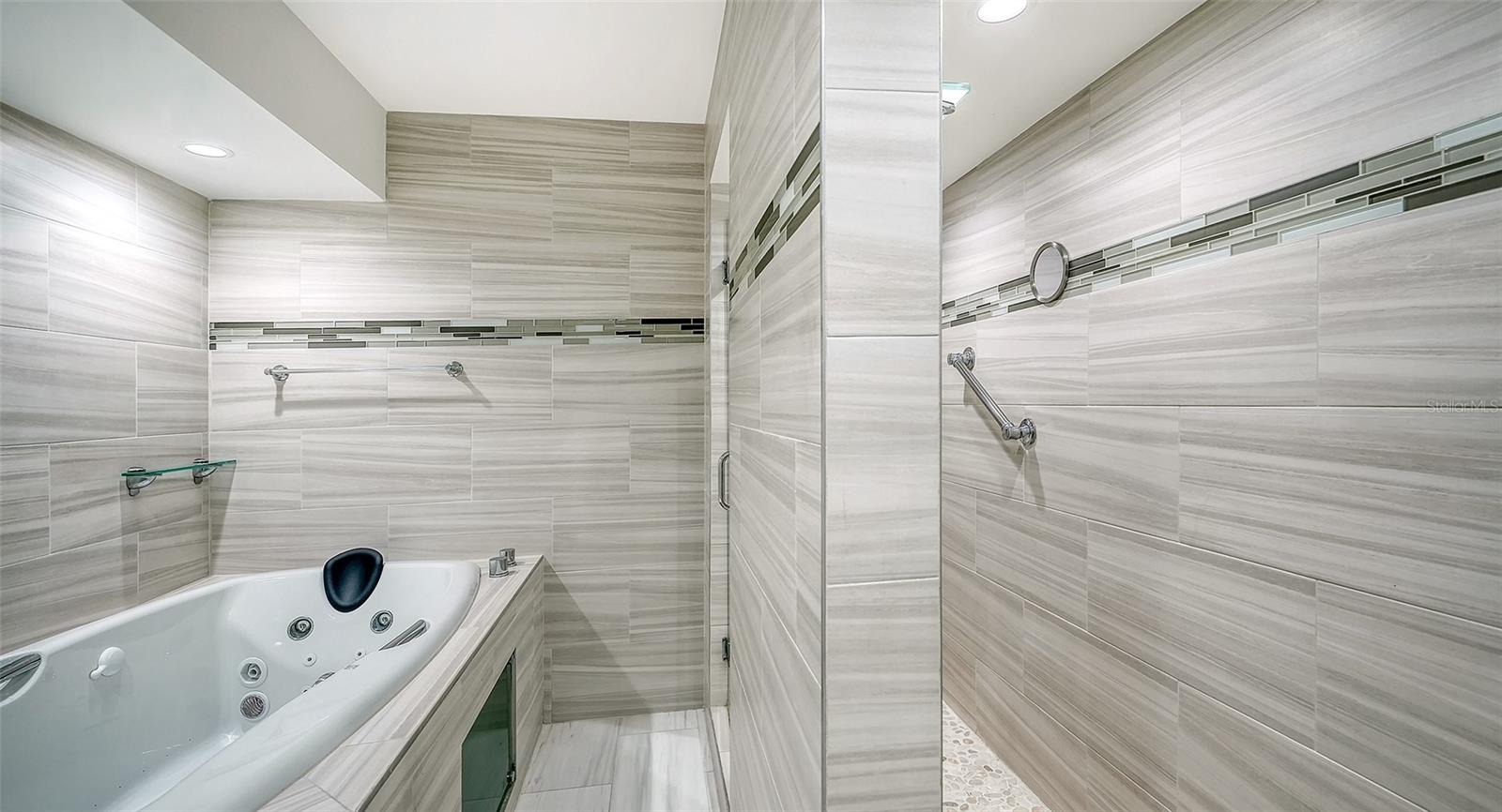 CONDO ON THE BAY - Residential