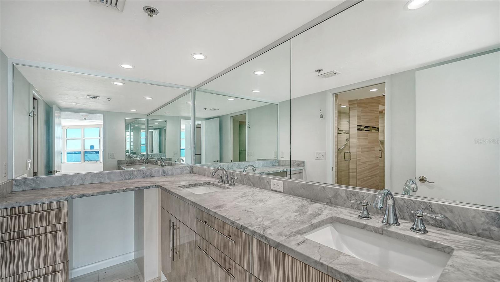 CONDO ON THE BAY - Residential