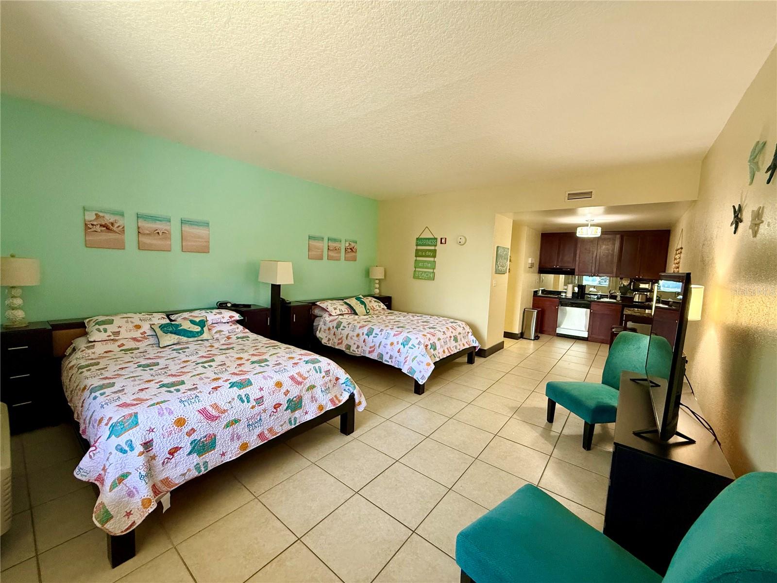 ISLAND RESORT AT MARINERS CLUB - Residential