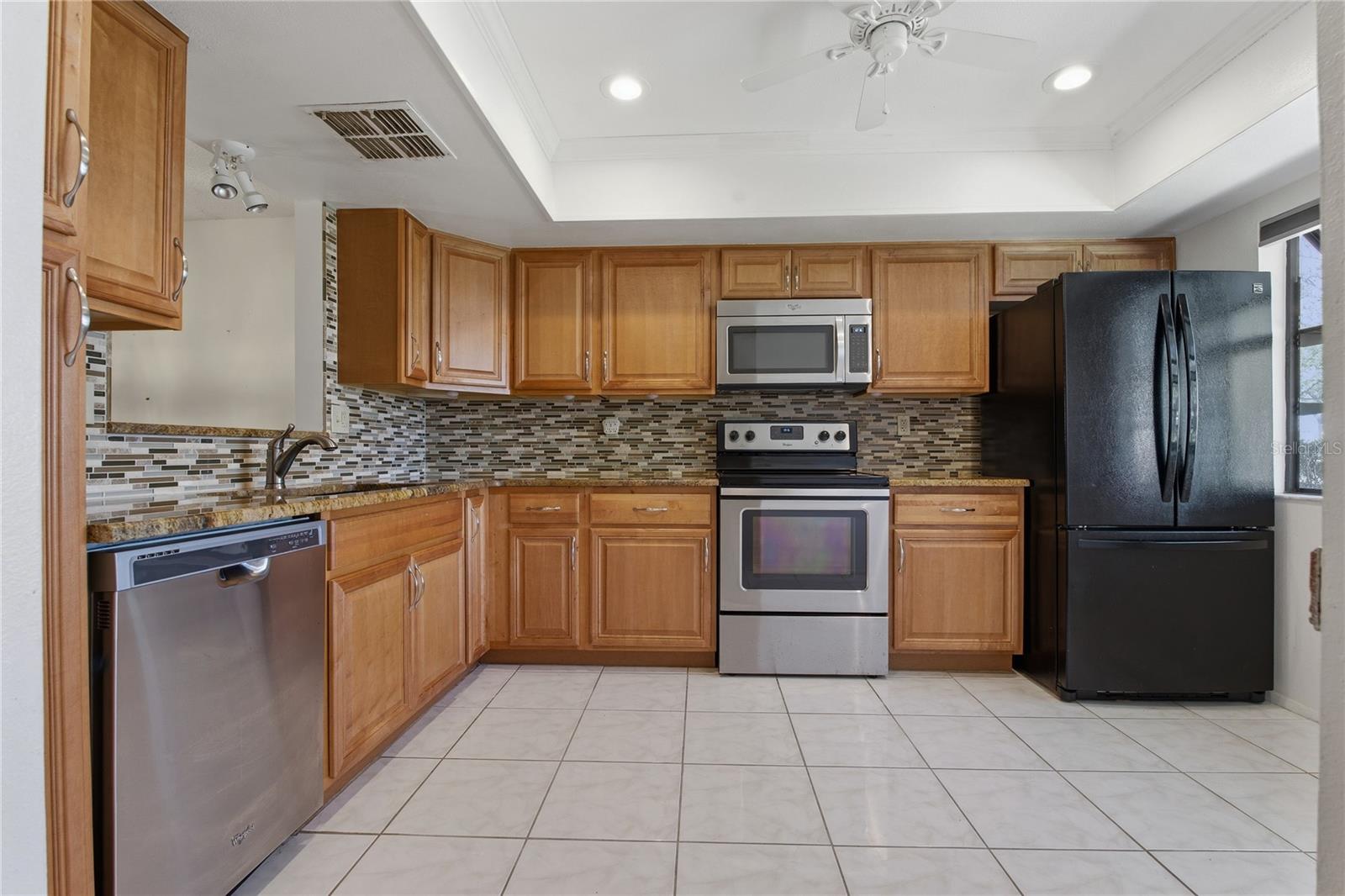 DOLLAR LAKE VILLAGE CONDO 01 - Residential