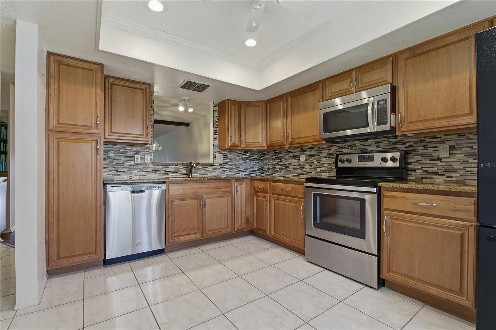 DOLLAR LAKE VILLAGE CONDO 01 - Residential