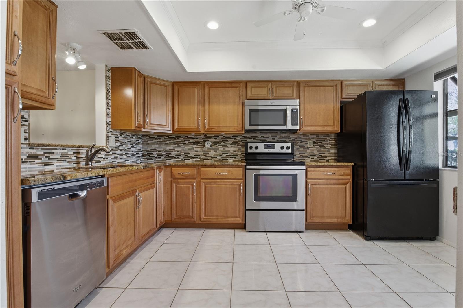 DOLLAR LAKE VILLAGE CONDO 01 - Residential