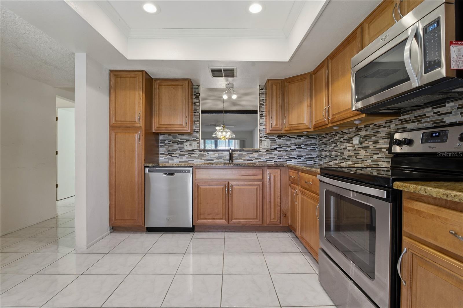 DOLLAR LAKE VILLAGE CONDO 01 - Residential