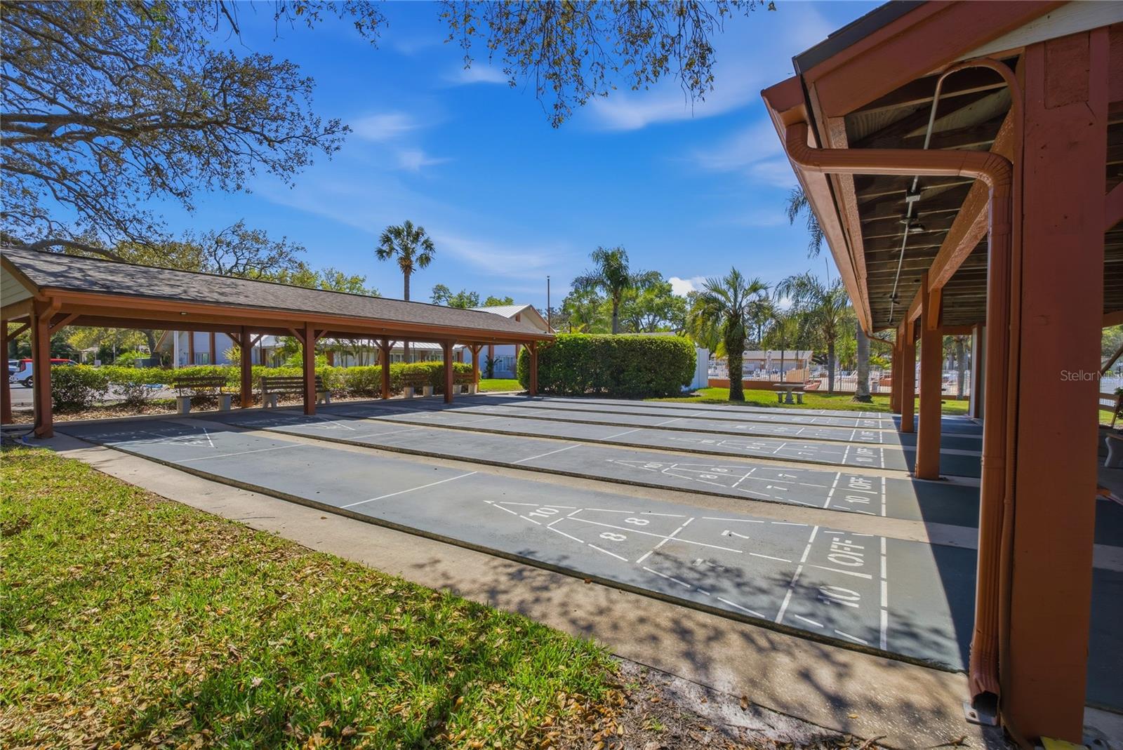 DOLLAR LAKE VILLAGE CONDO 01 - Residential