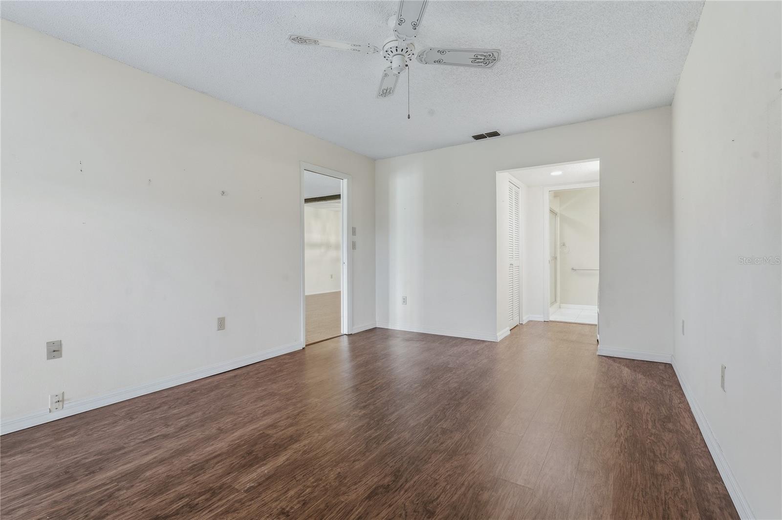 DOLLAR LAKE VILLAGE CONDO 01 - Residential