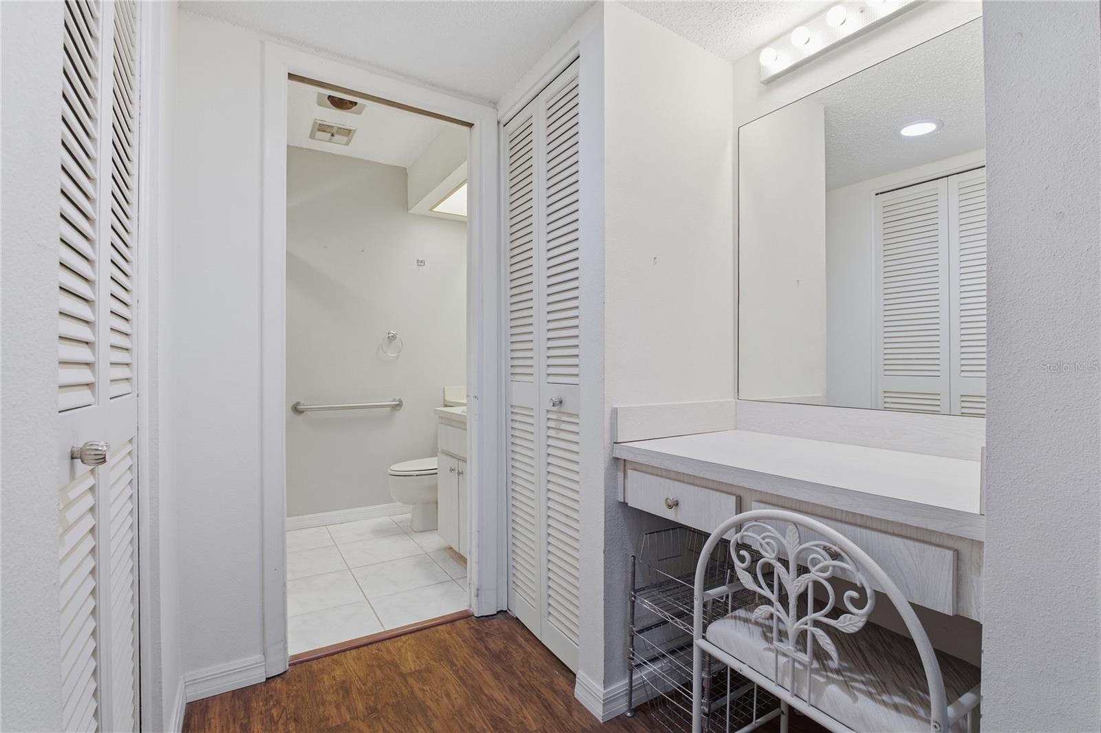 DOLLAR LAKE VILLAGE CONDO 01 - Residential