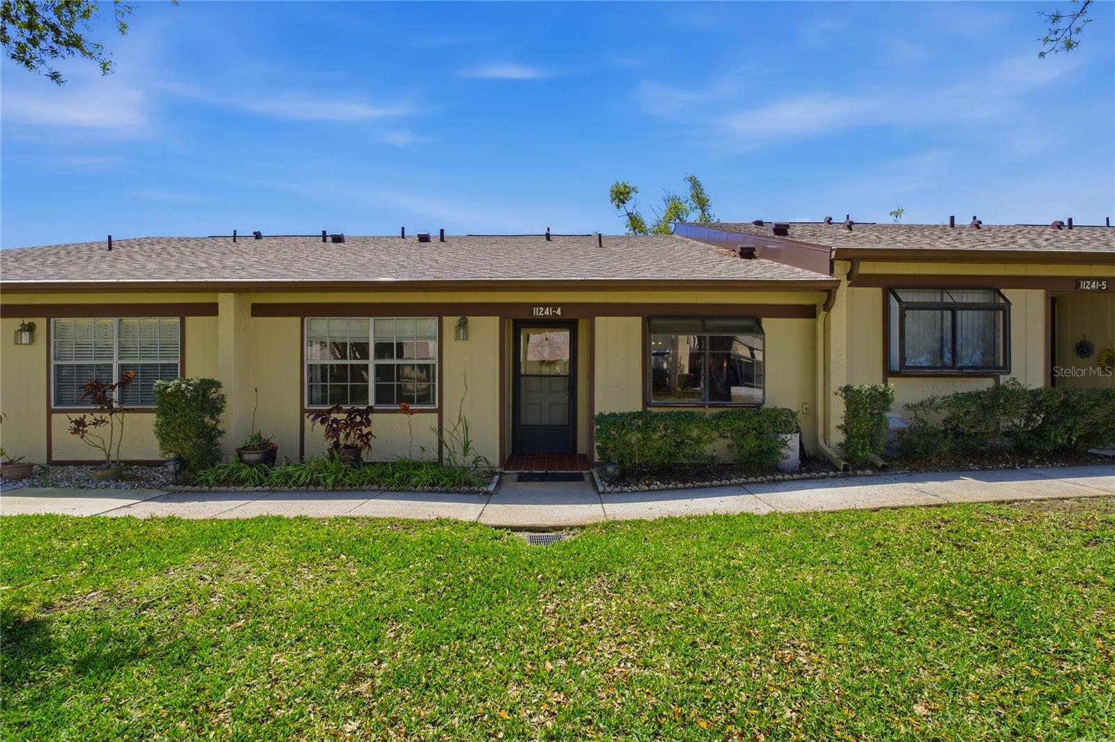 DOLLAR LAKE VILLAGE CONDO 01 - Residential