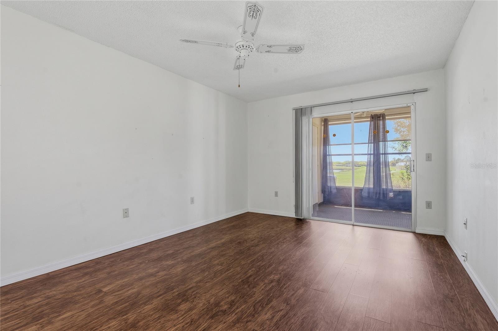 DOLLAR LAKE VILLAGE CONDO 01 - Residential