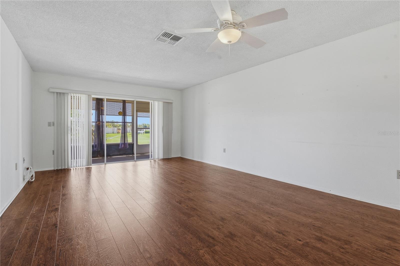 DOLLAR LAKE VILLAGE CONDO 01 - Residential