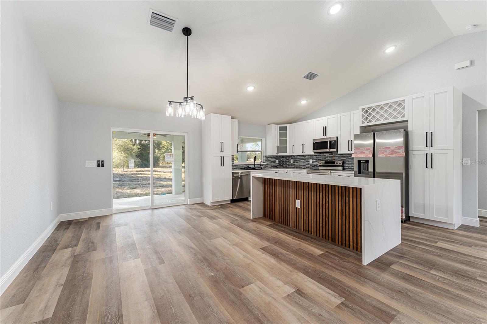 RAINBOW LAKES ESTATE - Residential