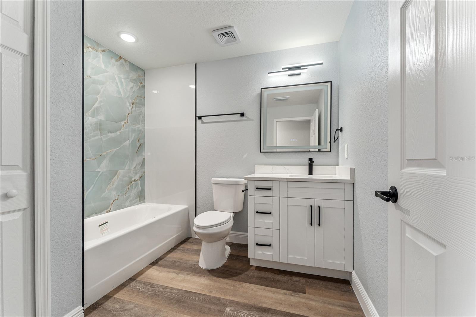 RAINBOW LAKES ESTATE - Residential