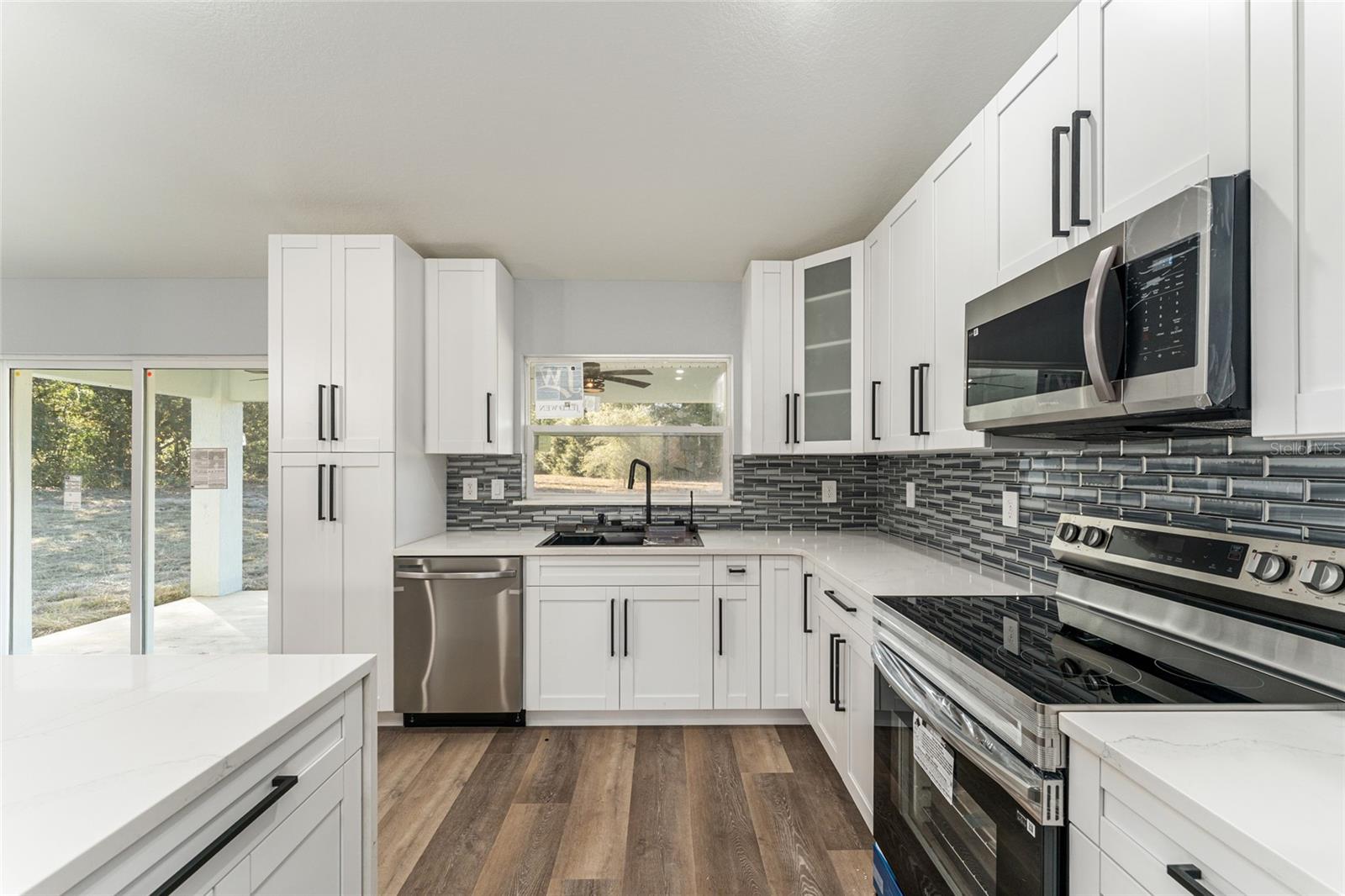 RAINBOW LAKES ESTATE - Residential