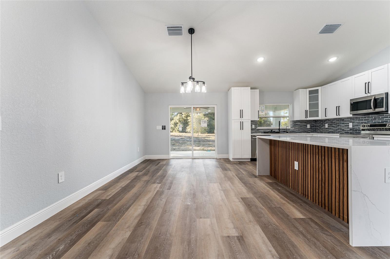 RAINBOW LAKES ESTATE - Residential