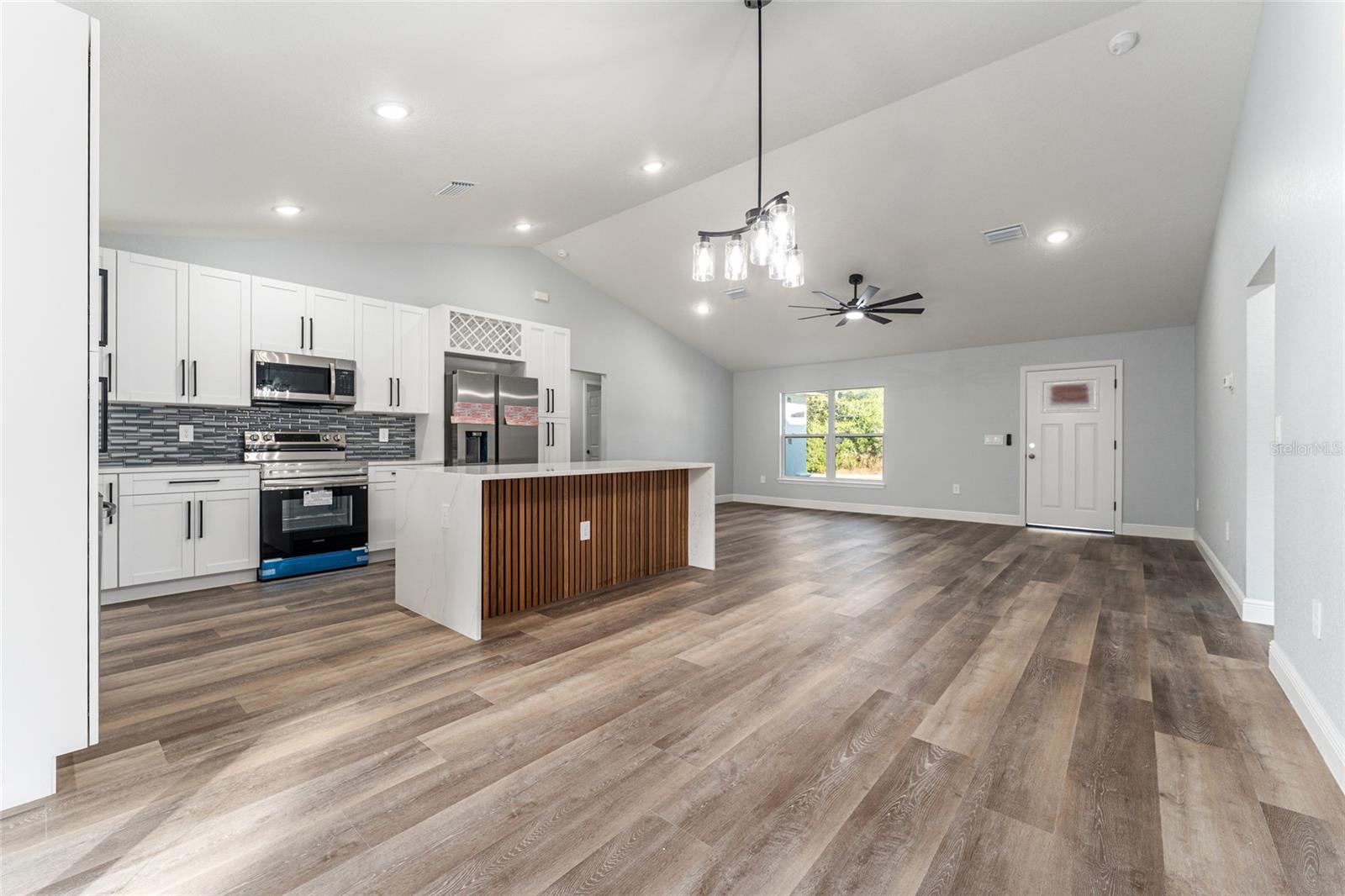 RAINBOW LAKES ESTATE - Residential