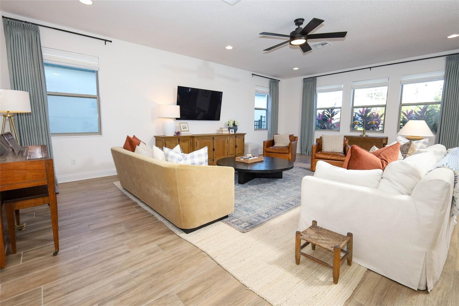 HIDEAWAY COVE AT OVIEDO PH 1 - Residential