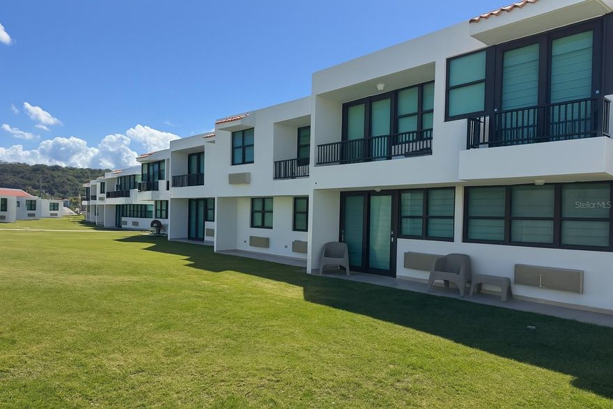 Beautiful beachfront apartment in the “Marbella” complex. Ground-floor corner unit with direct beach access, pool, and 24/7 security. The unit features 2 bedrooms, 2 bathrooms, and 2 parking spaces.
Includes appliances, 3 air conditioning units, solar panel system with backup batteries, curtains, and a California Closet in the master bedroom. Monthly HOA fee: $179.