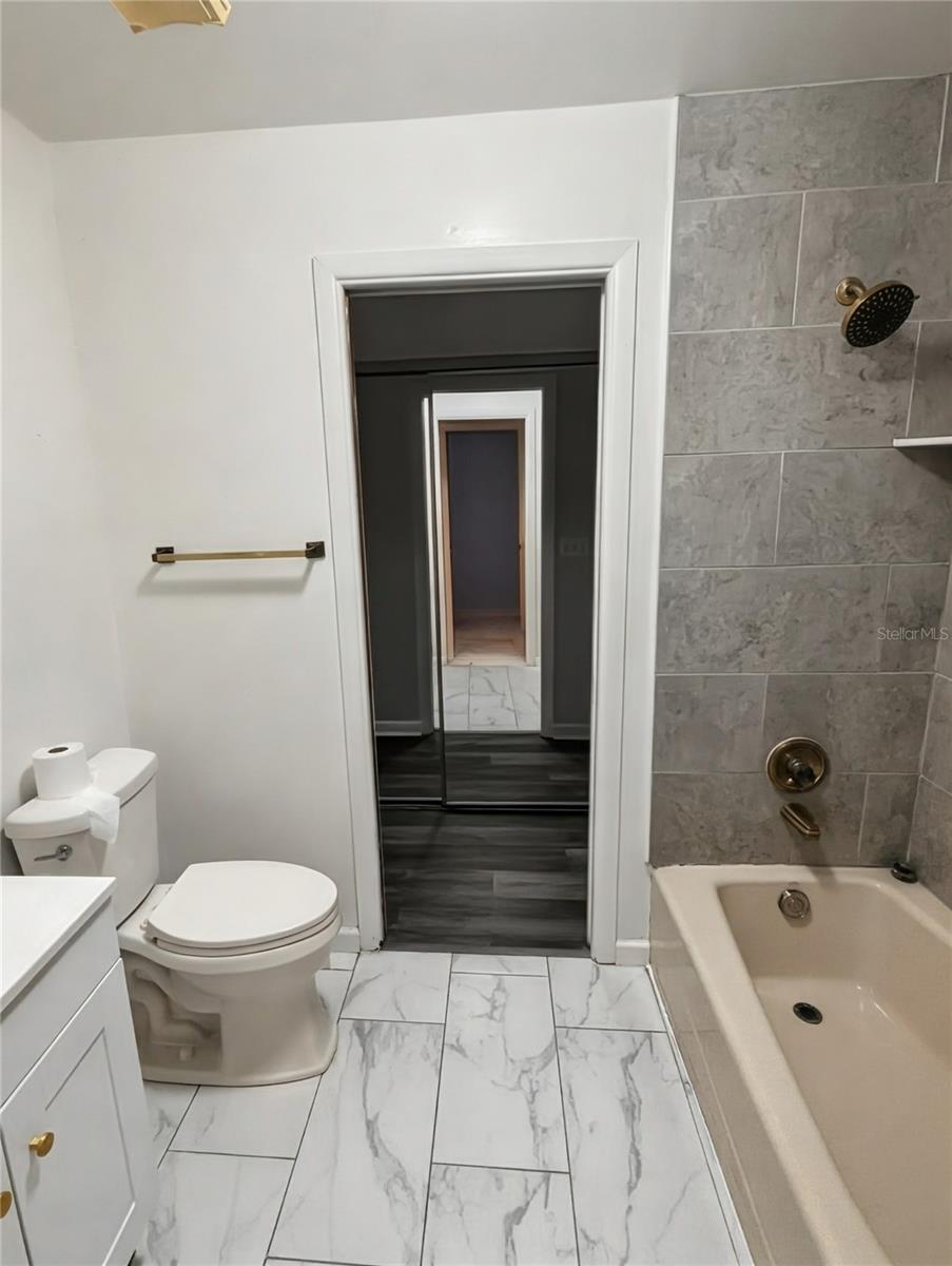 LAKE FOX SHORES - Residential Lease