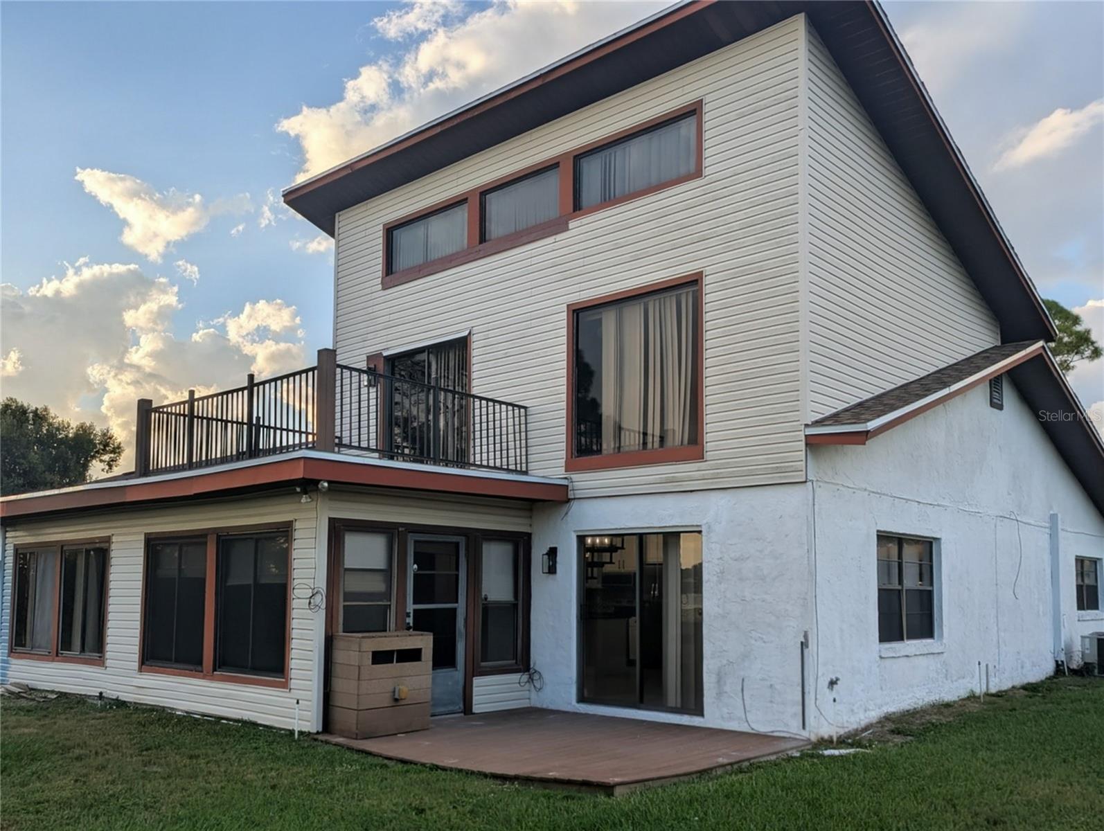 LAKE FOX SHORES - Residential Lease