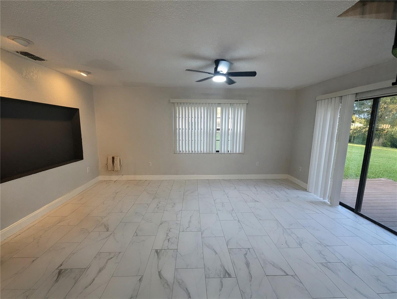 LAKE FOX SHORES - Residential Lease