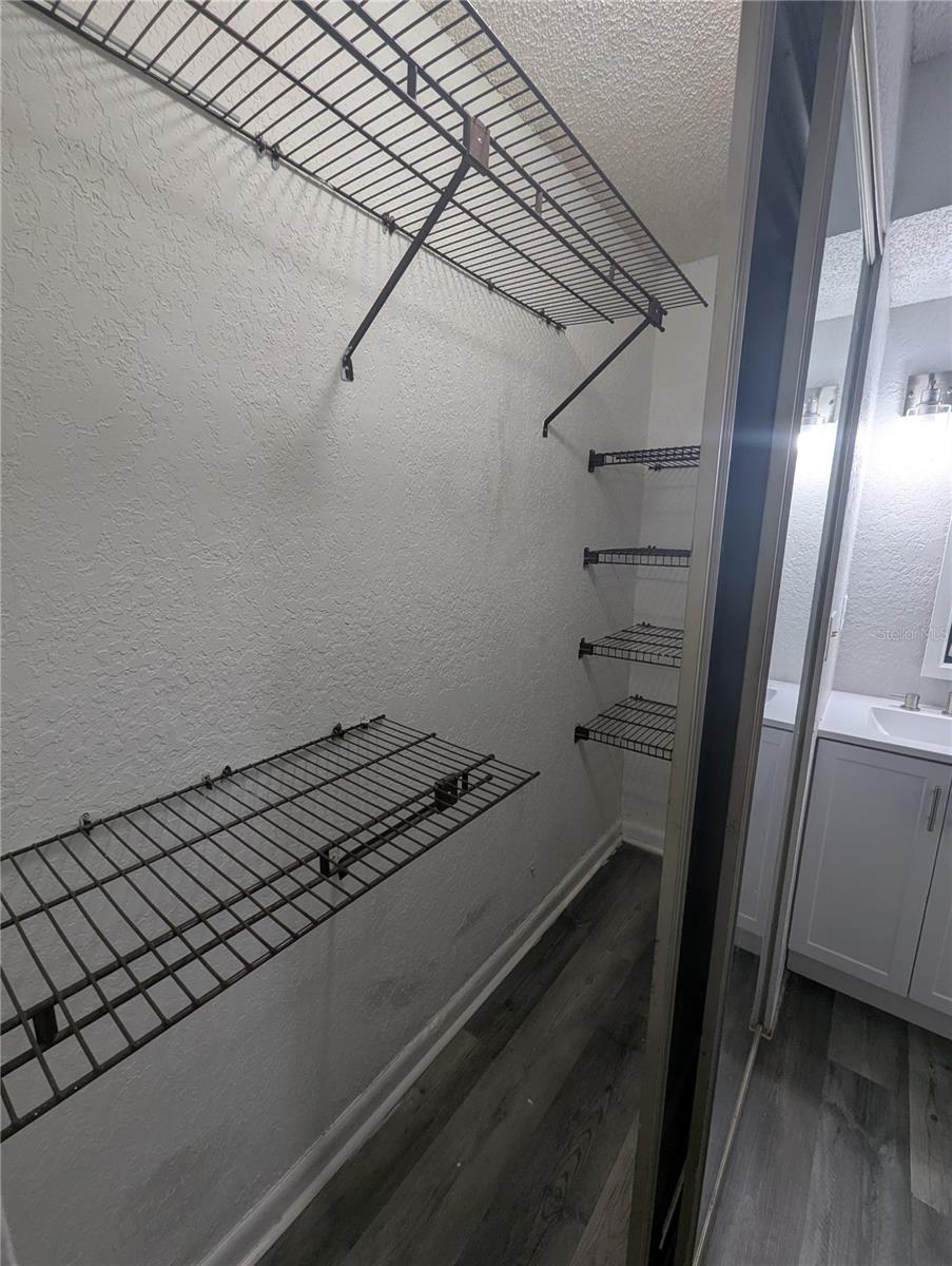 LAKE FOX SHORES - Residential Lease