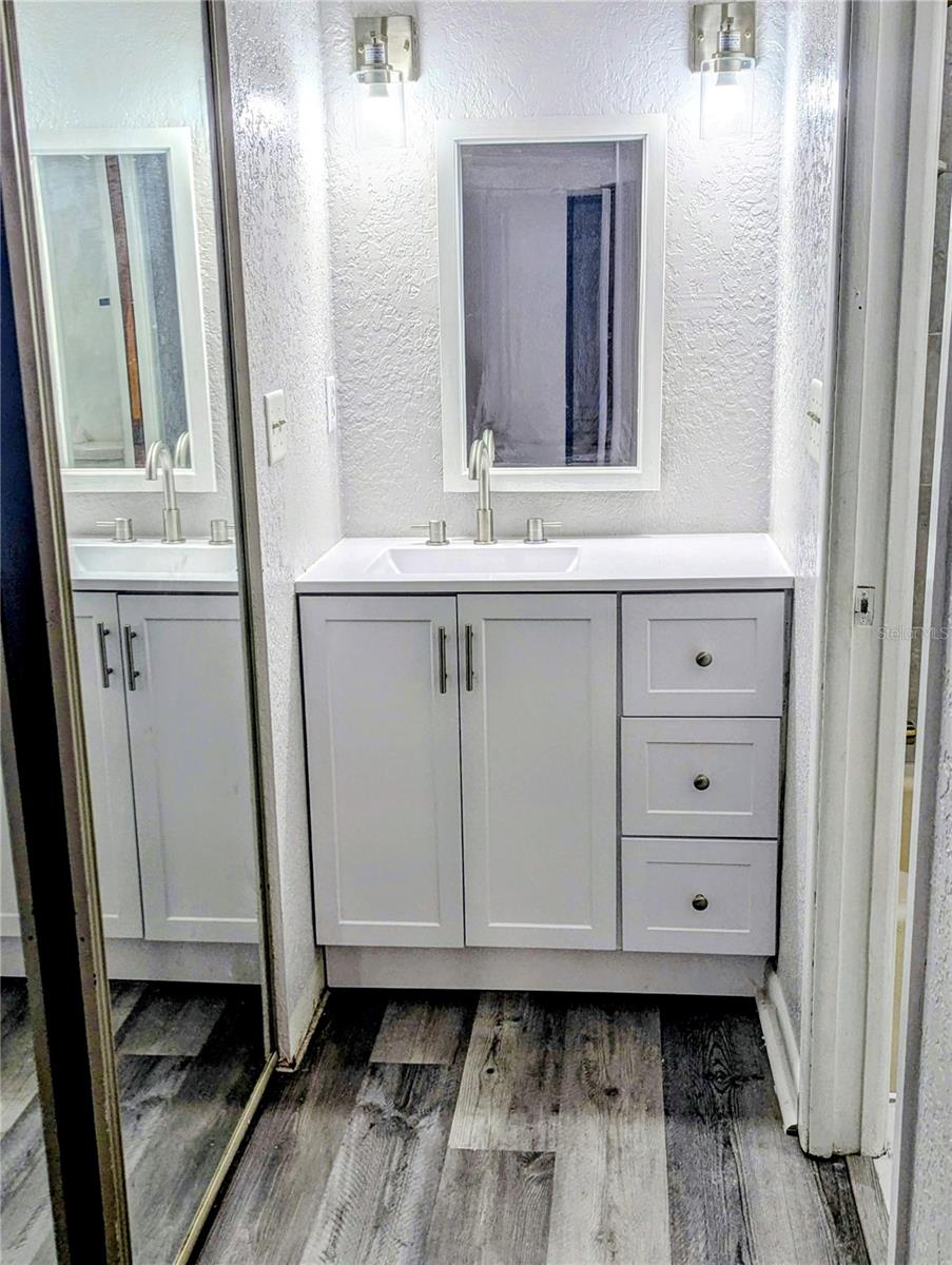 LAKE FOX SHORES - Residential Lease