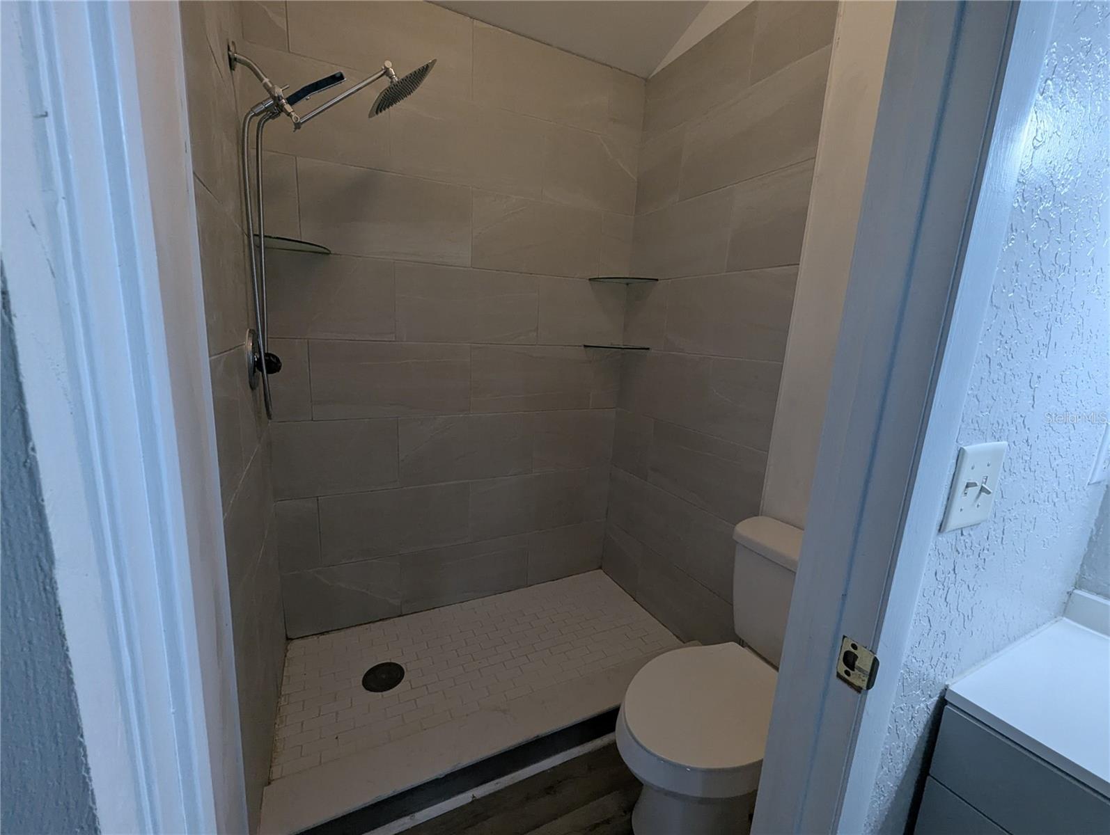 LAKE FOX SHORES - Residential Lease