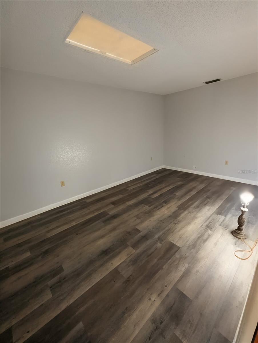 LAKE FOX SHORES - Residential Lease