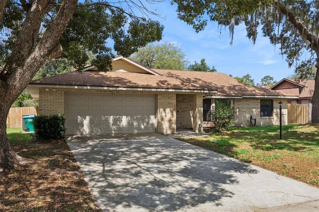 Photo of 706 E Lacy Circle, Deltona, FL 32725 (MLS # O6404872)