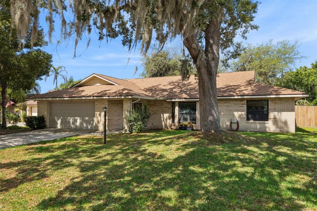 Photo of 706 E Lacy Circle, Deltona, FL 32725 (MLS # O6404872)