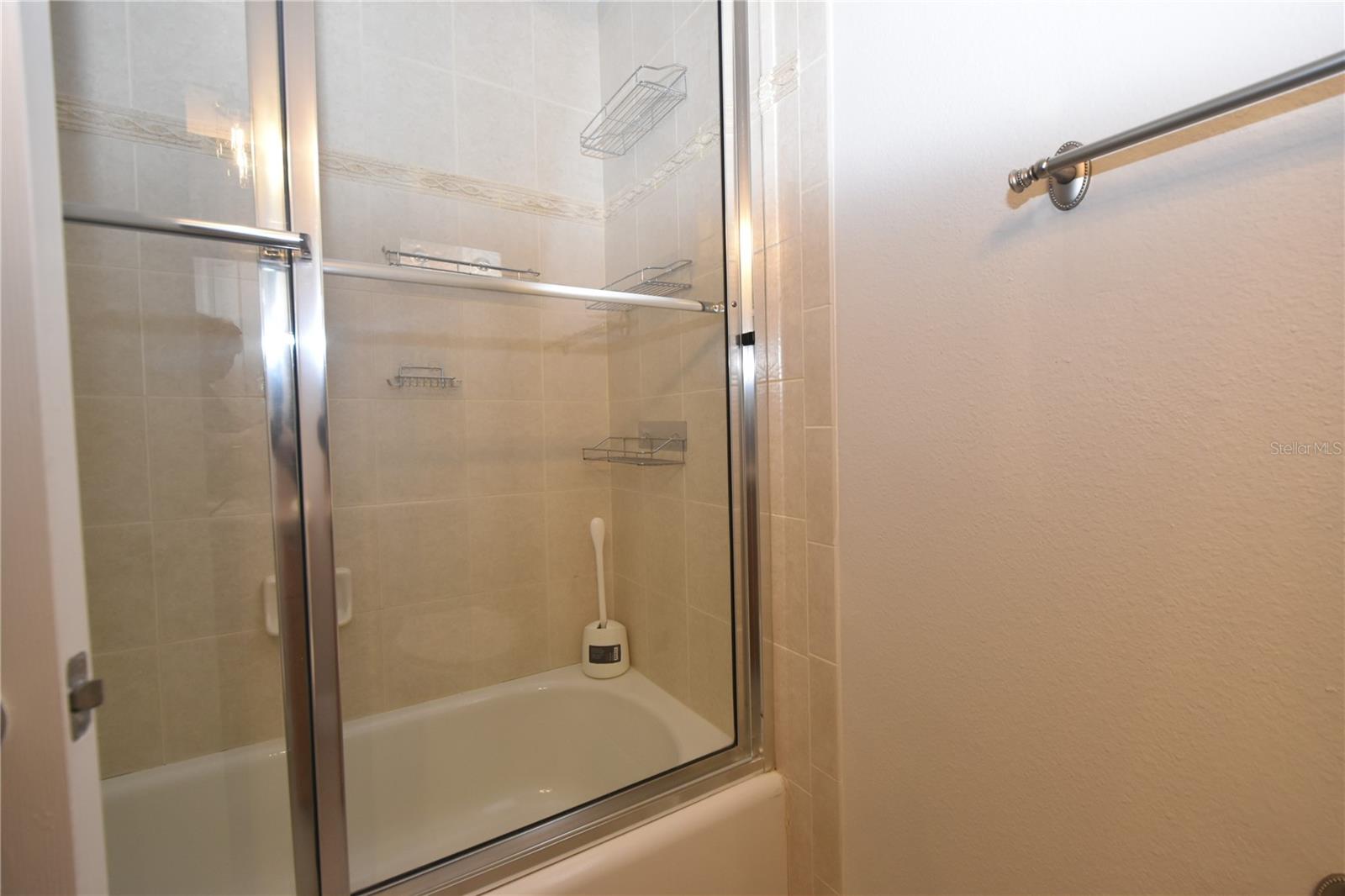 EDISON PARK - Residential Lease