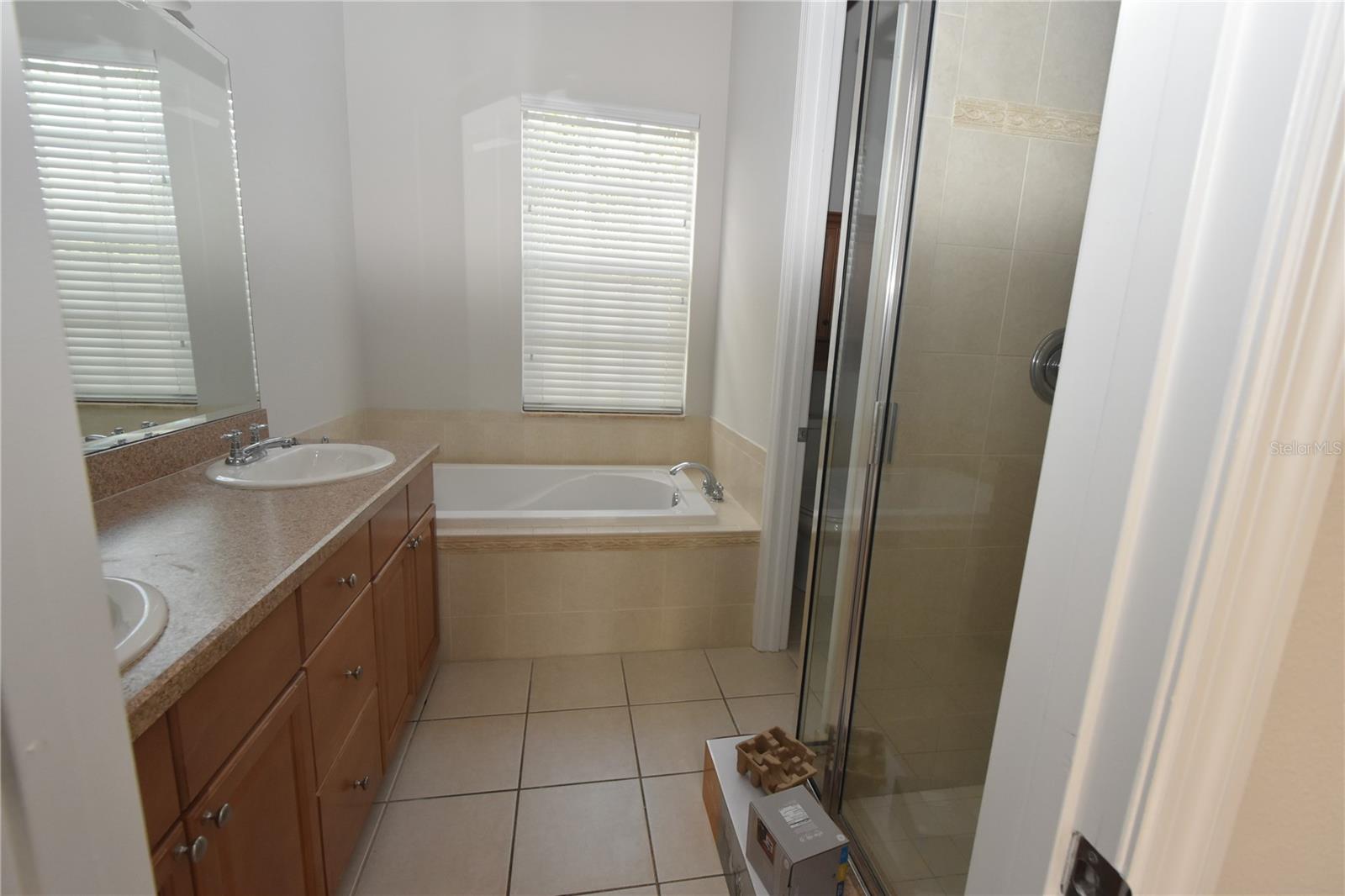 EDISON PARK - Residential Lease