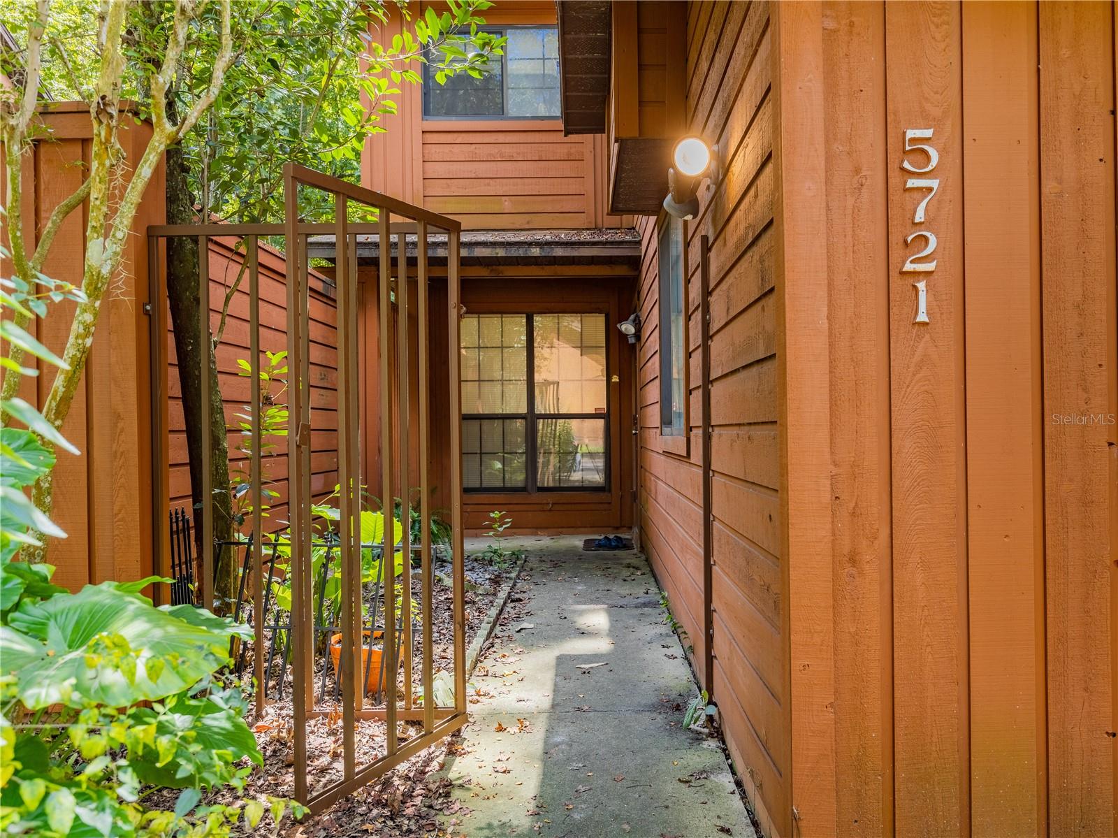 Clean and quiet unit in Rockwood. A great location for all that Gainesville has to offer! Private courtyard entrance, hardwood floors, French doors leading to patio and laundry room with Washer and Dryer. Corian counters with under mount sink, and updated appliances. Near one of two community pools, tennis courts and volleyball too! Pets okay with security deposit, clean and ready to go! .