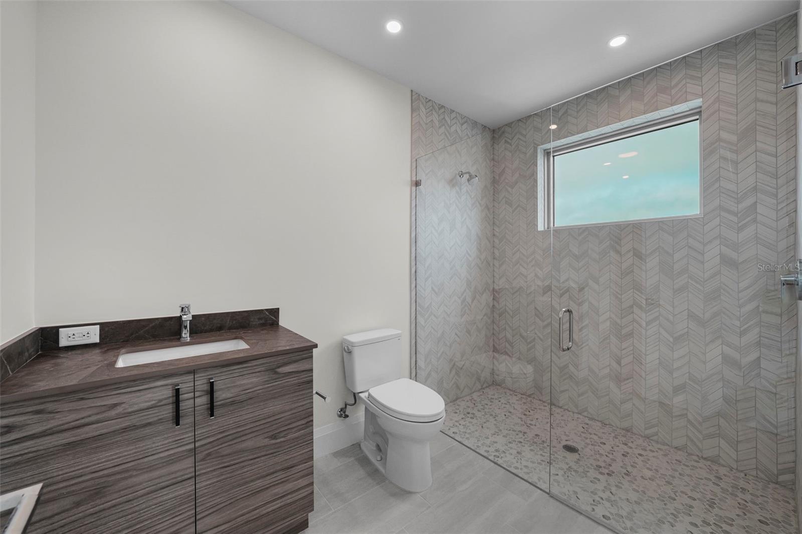 ALTURA BAYSHORE - Residential