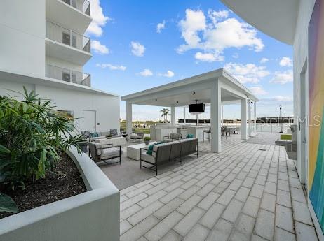 ALTURA BAYSHORE - Residential