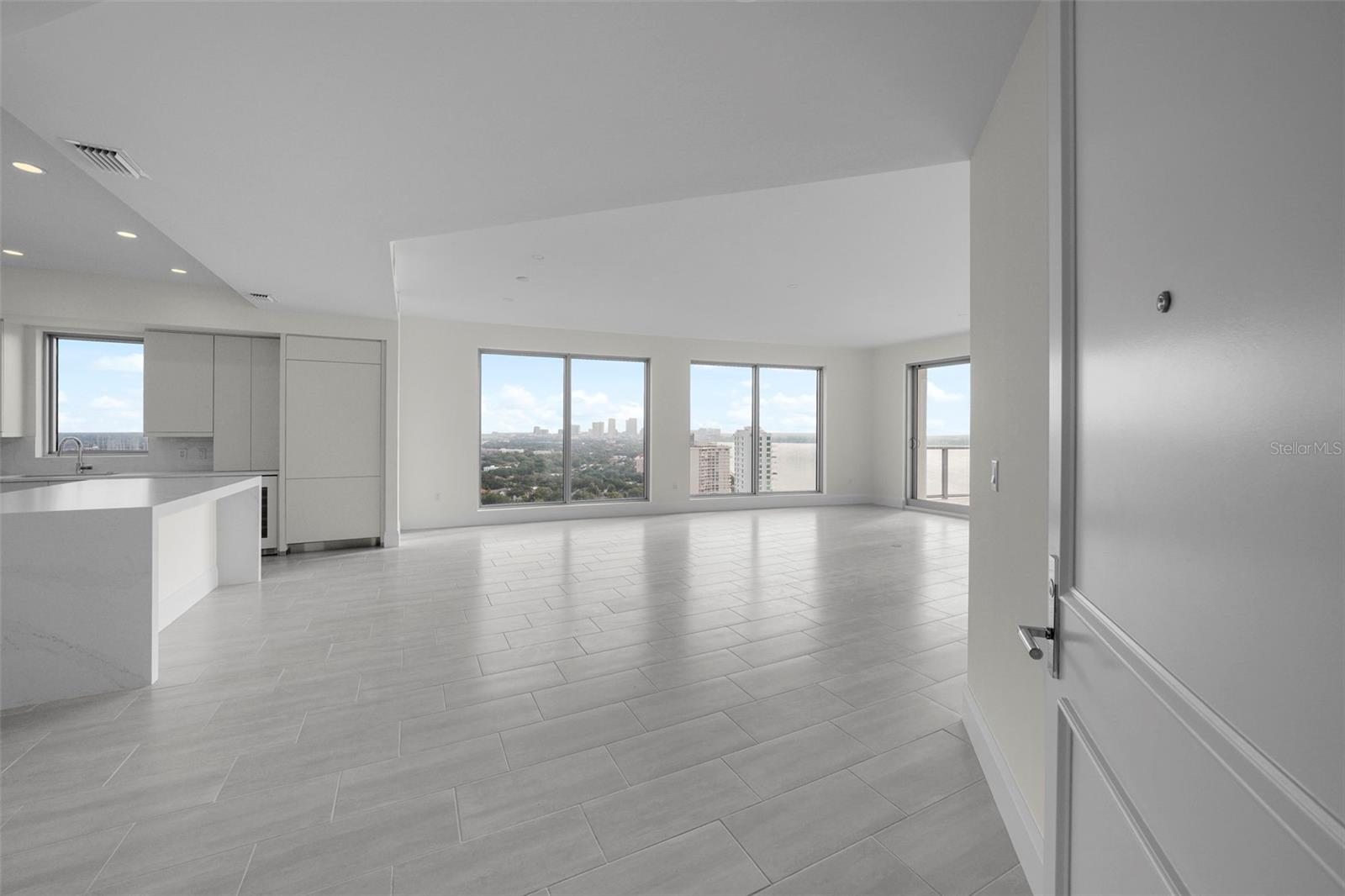 ALTURA BAYSHORE - Residential