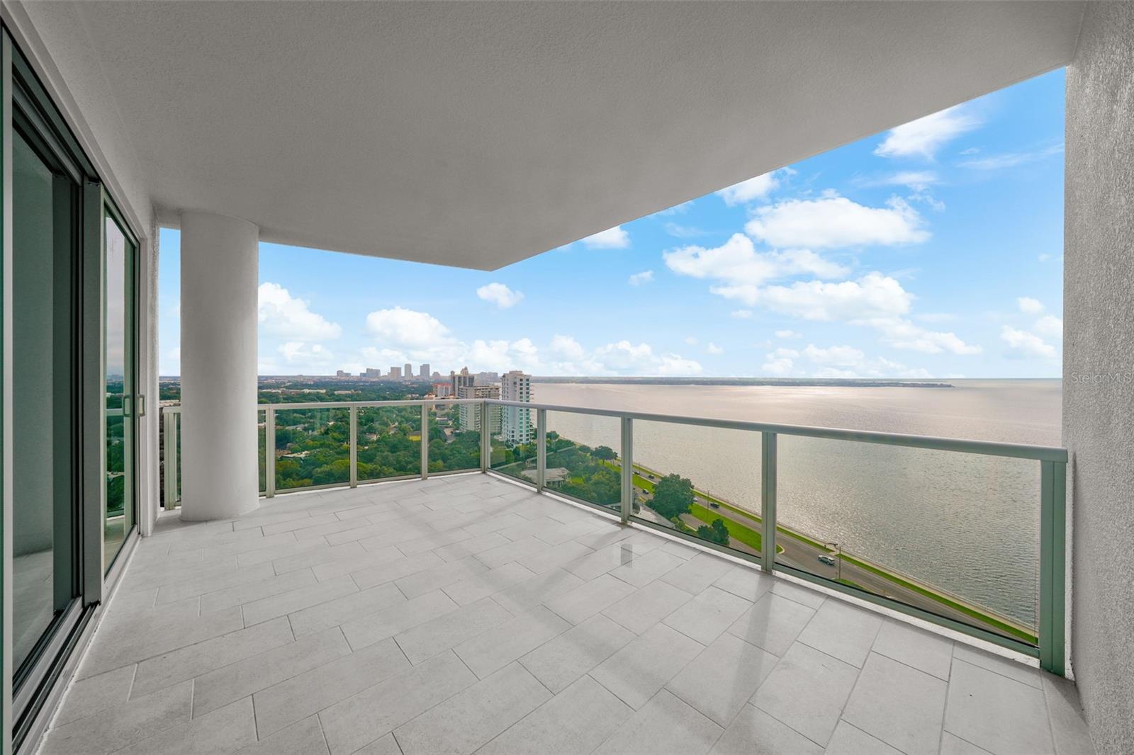 ALTURA BAYSHORE - Residential