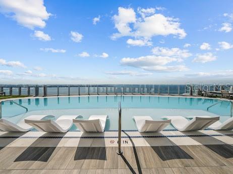 ALTURA BAYSHORE - Residential