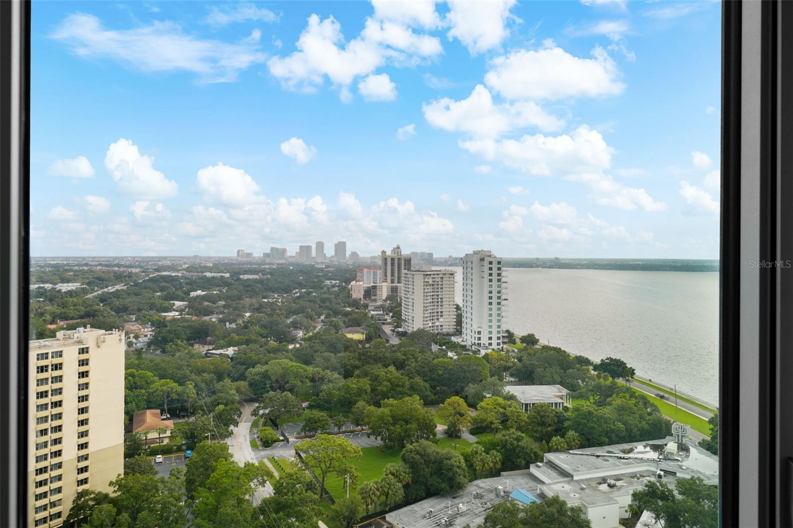 ALTURA BAYSHORE - Residential