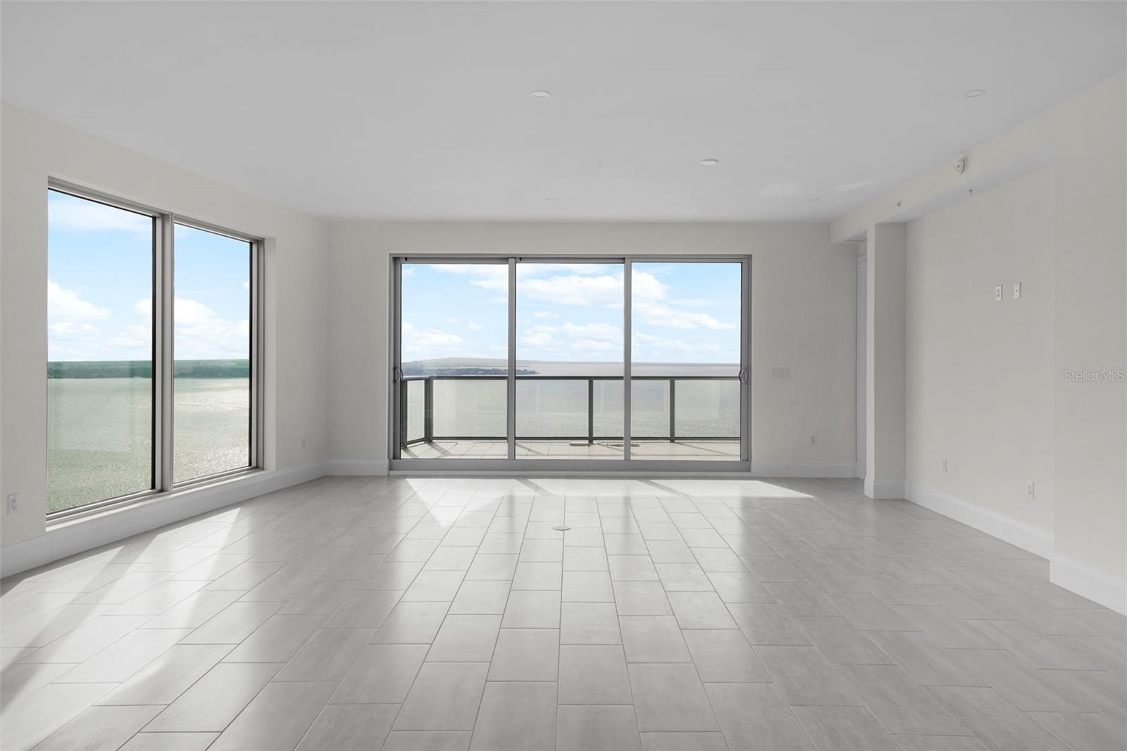 ALTURA BAYSHORE - Residential