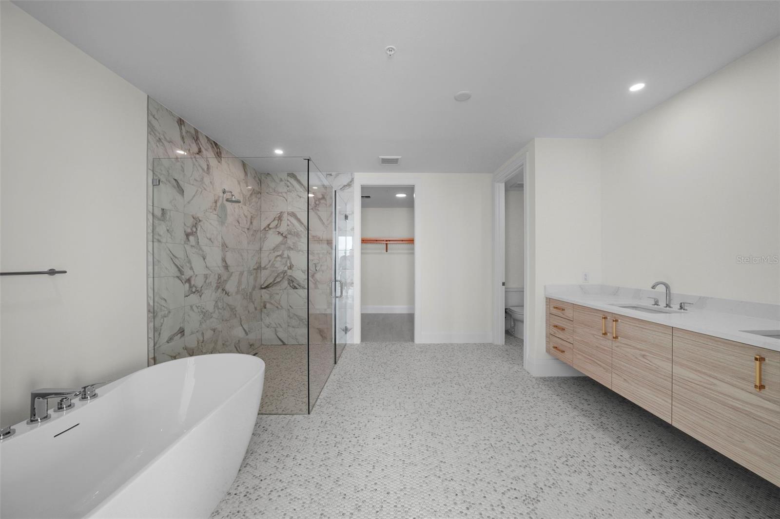 ALTURA BAYSHORE - Residential