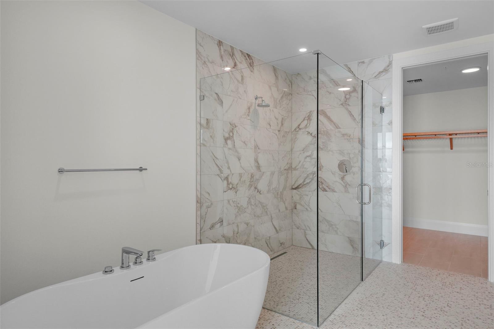 ALTURA BAYSHORE - Residential