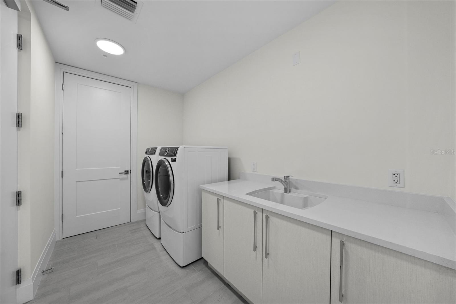 ALTURA BAYSHORE - Residential