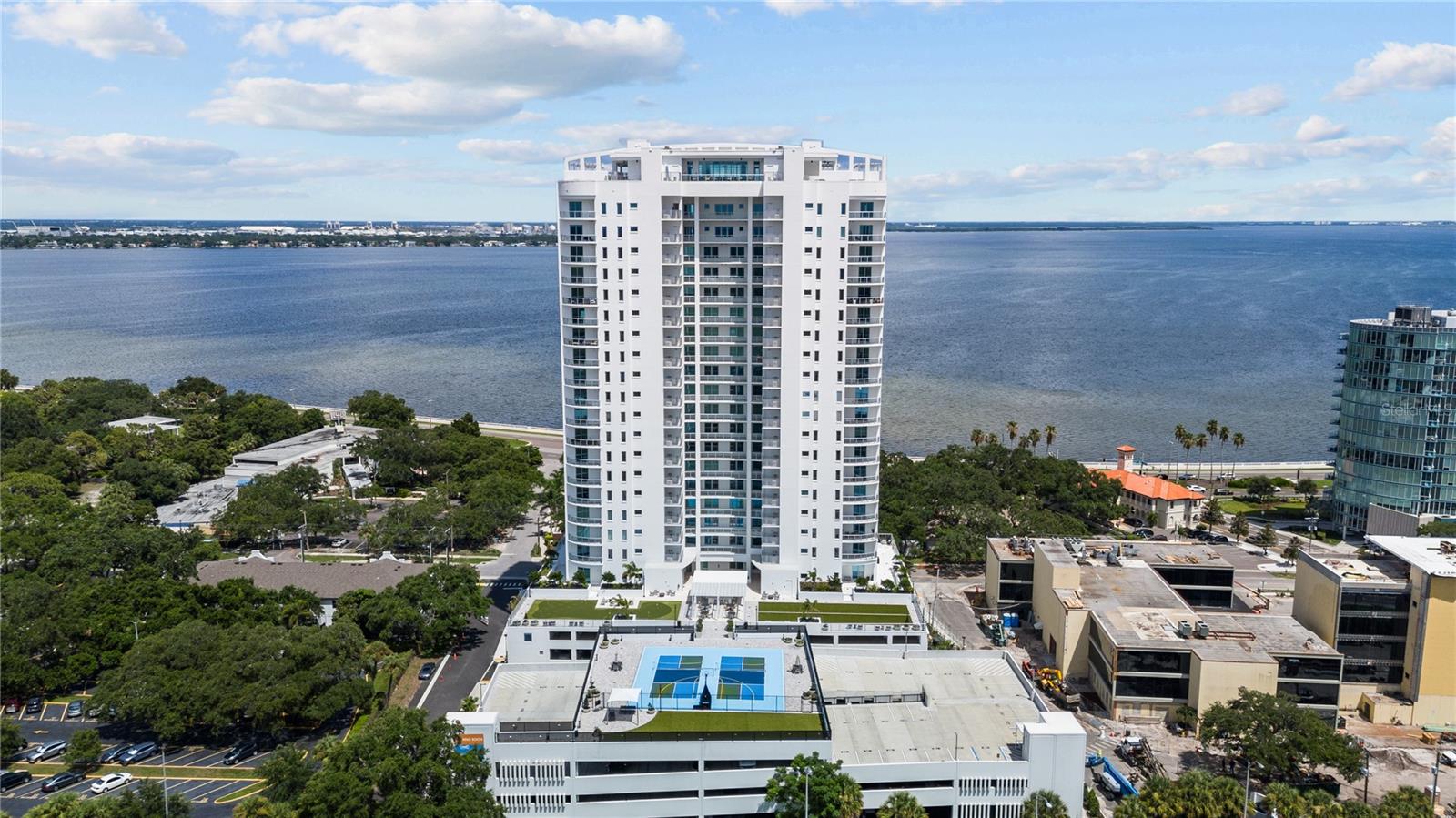 ALTURA BAYSHORE - Residential