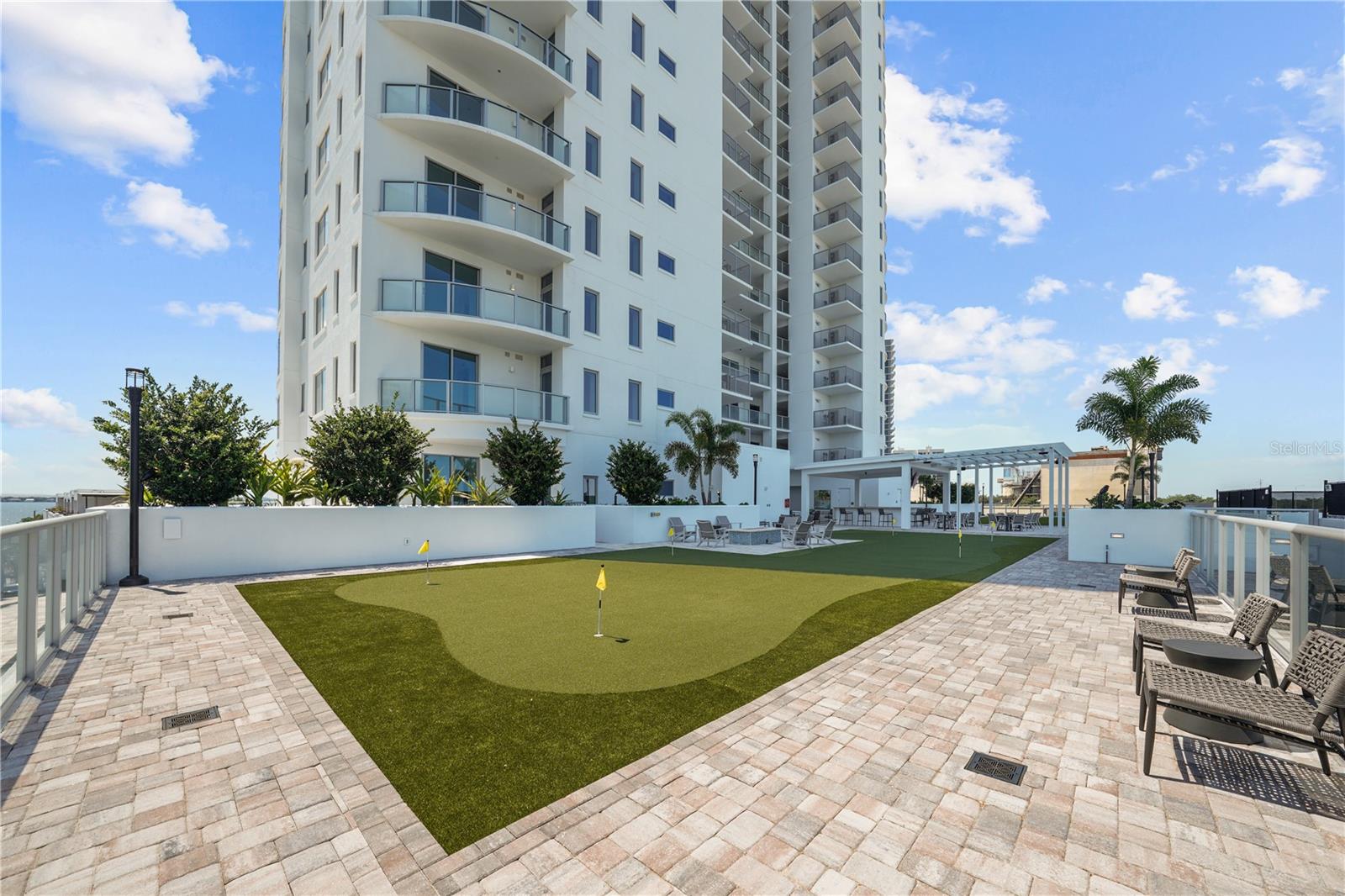 ALTURA BAYSHORE - Residential