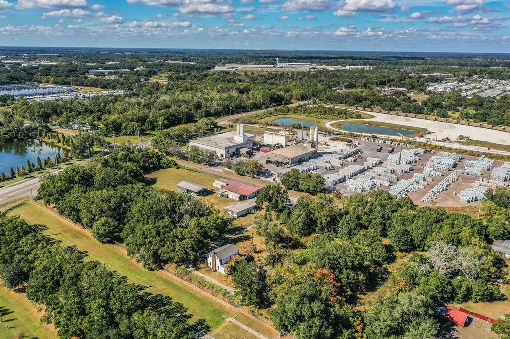 Photo of 3452 Old Tampa Highway, Lakeland, FL 33811 (MLS # L4957063)